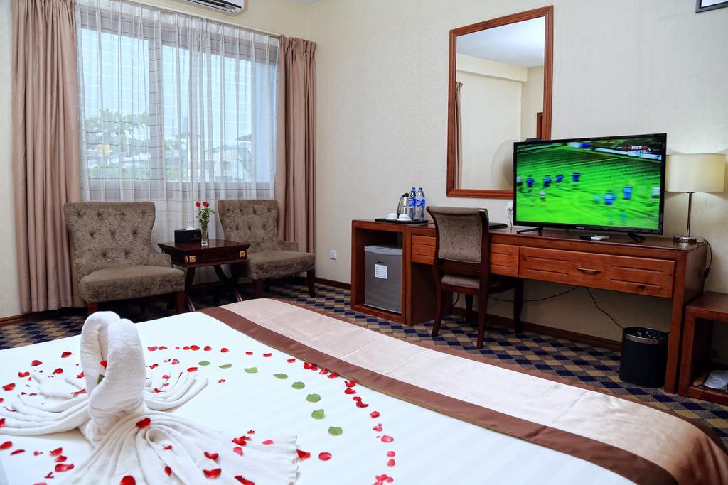 Sky Man Hotel Yangon Luaran gambar