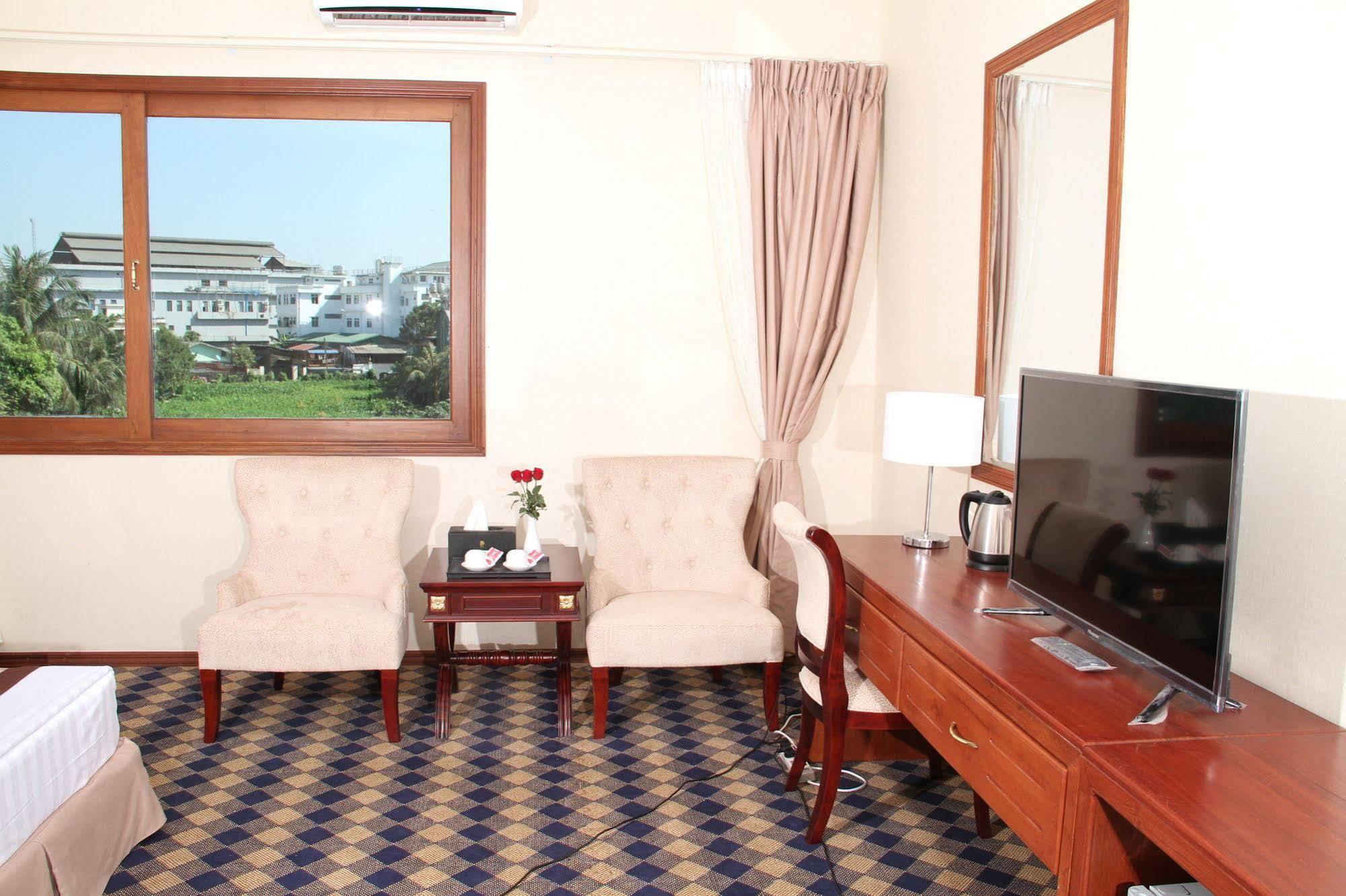 Sky Man Hotel Yangon Luaran gambar